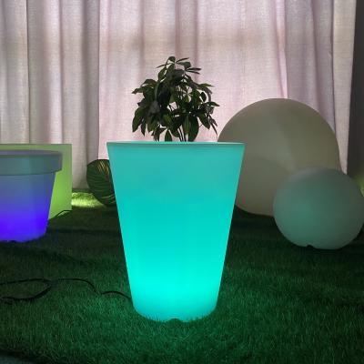 China European style solar waterproof outdoor modern design rechargeable PPmaterial style rechargeable led flower pots garden light lamp RGB for sale