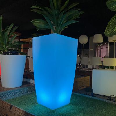 China IP44 Cube Flowerpot Rechargeable Lights In PE Material Waterproof Contemporary LED Floor for sale