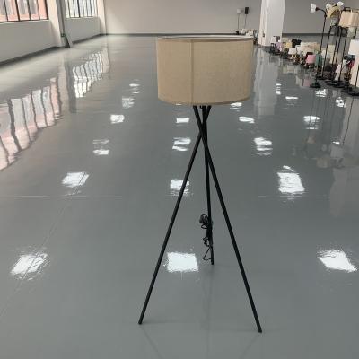 China Modern Home Decoration Tripod Floor Lamp Stand Lights Black Floor Lamp For Living Room for sale