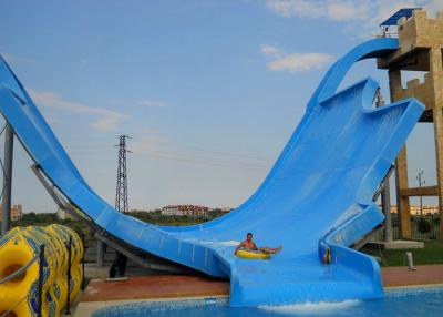 China Ferienzentrum-Fiberglas-Wasserrutsche 12 m-Plattform-Höhe 18,5 Kilowatt Energie zu verkaufen