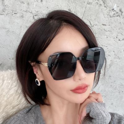 China KADIMA Eyewear 6081 Fashion New Fashion Sunglasses Gradient Color Outdoor Sunglasses Square Oversized Sunglasses for sale