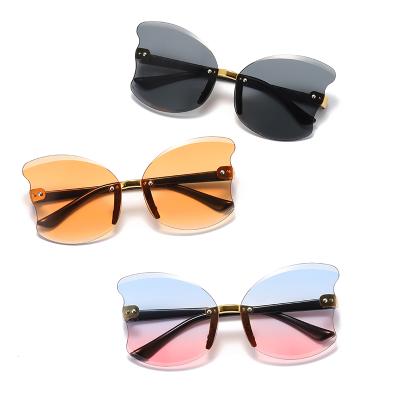 China Fashion Sunglasses KADIMA Color-Changing Butterfly Eyewear 7717New Children's Sunglasses Baby Travel Outdoor Sunglasses for sale