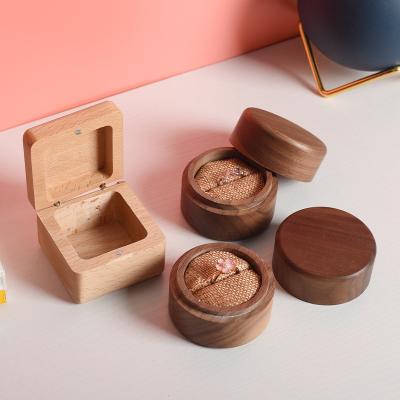 China 100% Handmade Luxury Round Beech or Walnut Style Jewelry Wedding Ring Gift Jewelry Box Wooden Packaging Boxes for sale