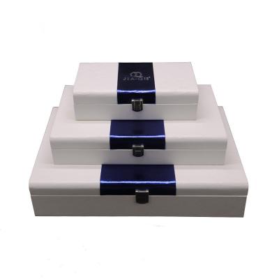 China 100% Handmade Customized White MDF Spray Paint Wooden Boxes Cosmetics Packaging Box With EVA Insert for sale