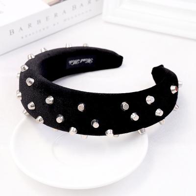 China Fashion New Trendy High Quality Trendy Fashion Accessories Women's Black Hair Sponge Rivet Padded Hair Band for sale