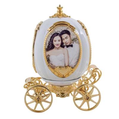 China Envrioment Friendly Golden Plastic Pumpkin Cart Music Box Picture Frame Photo Frame Gifts for sale