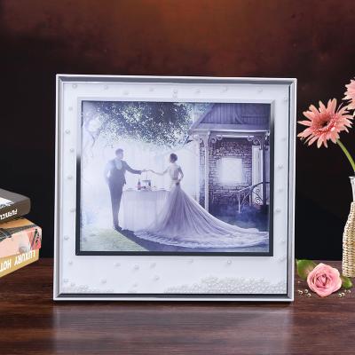 China factory direct sale eco-friendly classic design white plastic frame with movalble pearl ornate 5x7 picture frame for sale