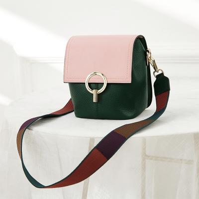 China Head Layer Leather Female Crossbody Bags 26cm Colorful Strap Bucket Bag for sale