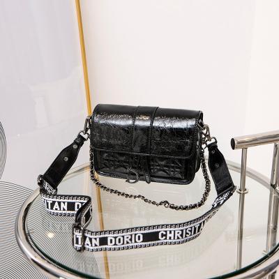 China Black Wide Shoulder Strap Crossbody Bag B Tide Leather Chain Bag for sale