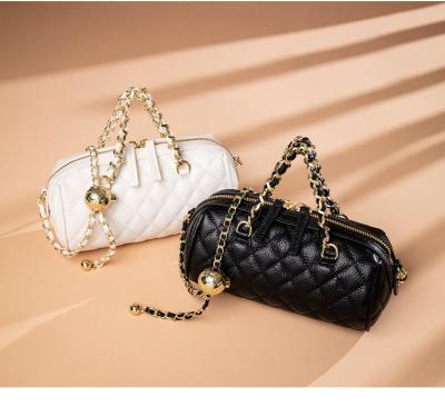 China Quilted Leather Chain Strap Bags 20cm 9.5cm 10cm Moderate Hardness for sale