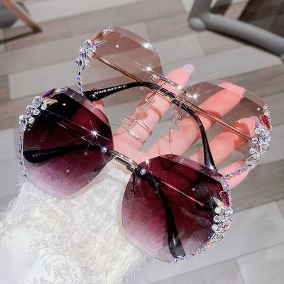 China 10 Years Experience Retro Rimless Cutout Women Brand Rhinestone Sunglasses UV400 Gradient Sun Glass Female Vintage Design for sale