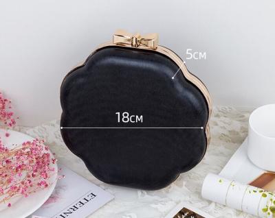 Chine Le sac d'embrayage rond du logo 18*5cm d'OEM encadre avec la boîte en plastique à vendre