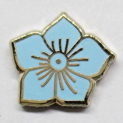 China Europe Customized High Quality 13mm Metal Flower Blue Gold Plated Hard Enamel Lapel Pin Badge for sale