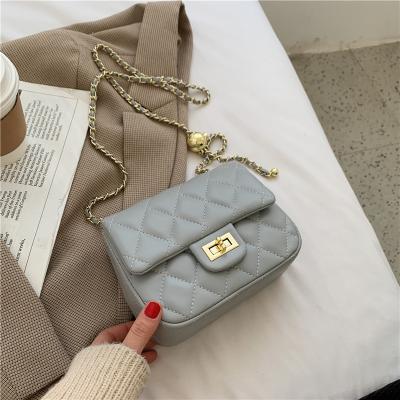 China 2022 New Fashion Women's Bag Small Gold Ball Gold Ladies Bag Perfume Style Diamond Chain Bag Shoulder Messenger Bag Small for sale