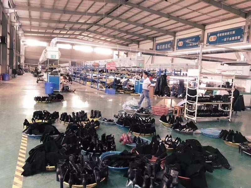 Verified China supplier - Chengdu Xinzi Rain Shoes Co.LTD;