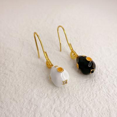 China Aretes-por-maire CLASSIC 18k real gold plated new fashion minimalist tasty enamel hot selling 2022 summer casual earrings for sale