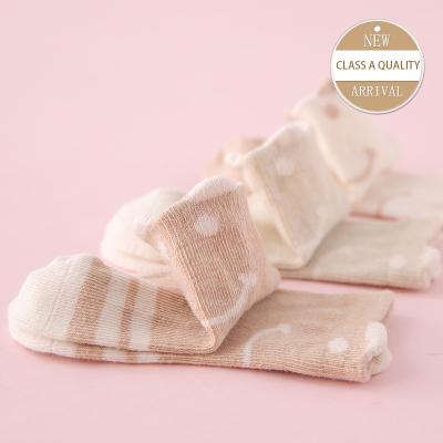 China Hot Sales QUICK DRY Cartoon Non Slip Cute Newborn Baby Gift Socks Coral Fleece Floor Baby Socks for sale