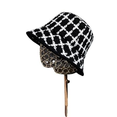 China Wholesale Version Black Plaid Knitted Fisherman Sun Protection Caps For Women Autumn And Winter Retro Fashion Big Bucket Hats Designer for sale