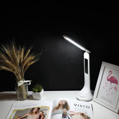 China Modern LED Desk Lamp Natural Light Dimmable Reading Lamp Battery Eye-Care Desk Lamp With Clear LCD Screen for sale