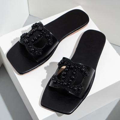 China Hot Sale Outdoor Ladies PU Slippers Comfortable Leather Women Slippers Antiskid Fashion Slippers Sandals for sale