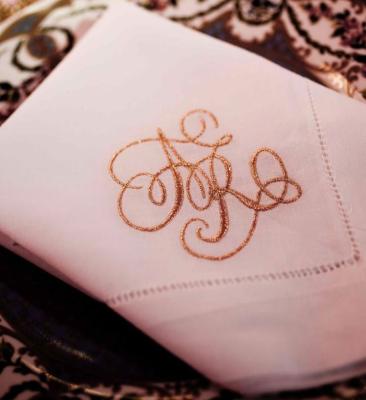 China Meaningful Monogram 100% Sheer Linen Wedding Napkin with Gold and Silver Embroidery Piping Edge for sale