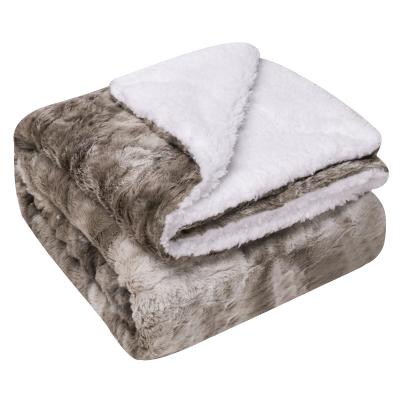 China Luxurious Plush Queen PV Folded Thick Brushing Sherpa Fleece Blankets for sale