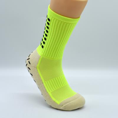 China High Quality Antibacterial Super Soft Luminous Sports Basketball Color Compression Color Anti Slip Socks For Men for sale