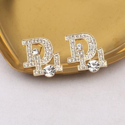 China 2022 New Vintage Designer Fashion Fine Earrings Women Diamond Design Stud Earrings for sale