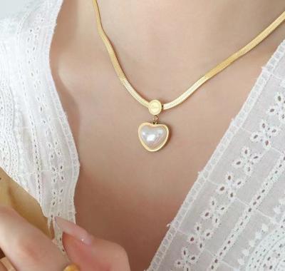 China Romantic Snake Heart-shaped Chain Personality Choker Fashion Peach Color Peach Love Heart Stainless Steel Pendant Necklace for sale