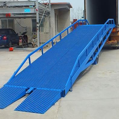 China Building Material Shops 8000kg Hydraulic Dock Ramp Electric Loading Dock Leveler for sale