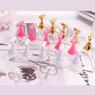 China 5PCS DIY Manicure Nail Shelf Polish Display Training Base Art Practice Display Stand Acrylic UV Gel False Magnetic Nail Holder Seat for sale