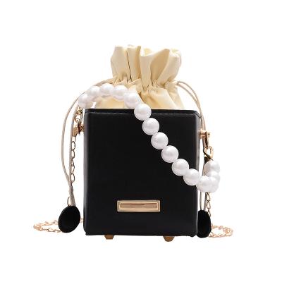 China Fashion pearl bags female small 2023 spring and summer new tide Korean version of one hundred cross-body bag chain fashion shoulder bag for sale