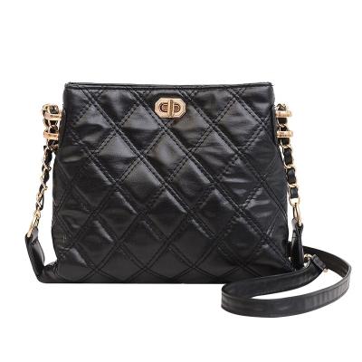 China Fashion Women Fashion Large Capacity Chain Bag Wholesale Shoulder Bag for sale