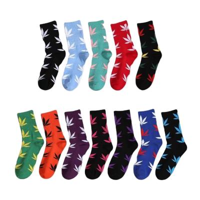 China Fashion Woman Sock Winter Inexpensive Sports Socks for Women Striped Sweat-Absorbent for sale