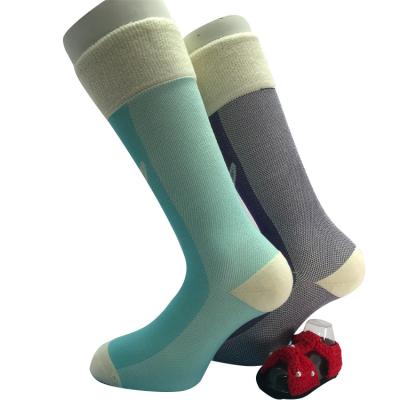 Chine Chaussettes épaisses imprimées Machines à tricoter Chaussettes longues confortables pour les femmes d'hiver Style décontracté à la maison à vendre