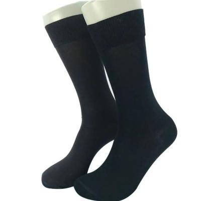 China Anti-slip Men's Cotton Knitted Plain Socks with Custom Logo Black Pattern Type Solid for sale