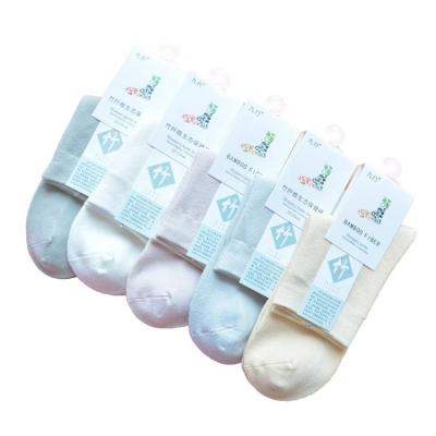 Chine Détecteur d'aiguilles chaussettes en bambou blanches simples respirantes chaussettes en fibre de bambou décontractées à vendre