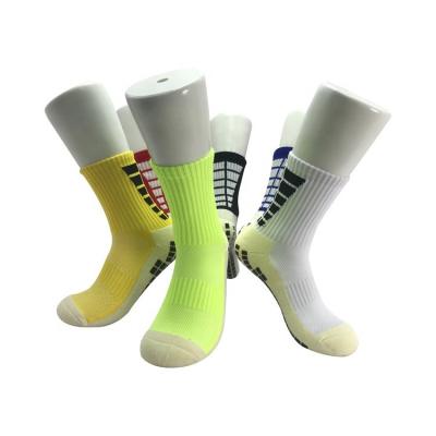 Chine Logo personnalisé Chaussettes de football Compression Designer Marques Hommes Anti-Slip Chaussettes de football à poignée à vendre