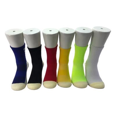 China Sporty Custom Logo Thick Sport Compression Athletic Anti-Slip Grip Soccer Sports Grip Socks for Men for sale