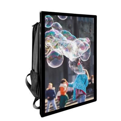 China 21.5 Inch Billboard Backpack Indoor Human Walking LCD Advertising Display For Adv Show for sale