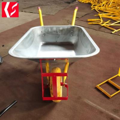 China 65L Storage WBARROW WB6222 Wheel Barrow With Galvanized Metal Tray for sale