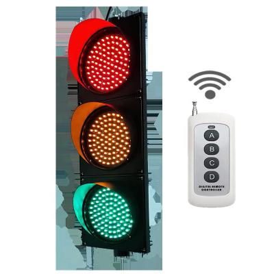 China UV-stabilized Polycarbonate 8 Inch LED Traffic Lights IP65 Waterproof CE EN12368 Approval Wireless Control 200mm for sale