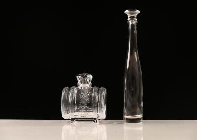 中国 wholesale 500ml 750ml empty Bordeaux shape glass wine bottle customized Clear Empty Liquor Wine Glass Bottles 販売のため