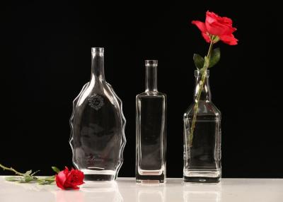 China Hot Selling Juice Liquor Wine Fruit Wine Whiskey Clear Vodka Glass Bottles for Alcoholic Beverages 700ml for sale