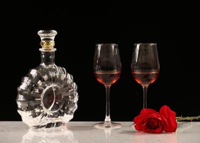 Cina Hot Selling Juice Liquor Wine Fruit Wine Whiskey Clear Vodka Glass Bottles for Alcoholic Beverages 700ml in vendita