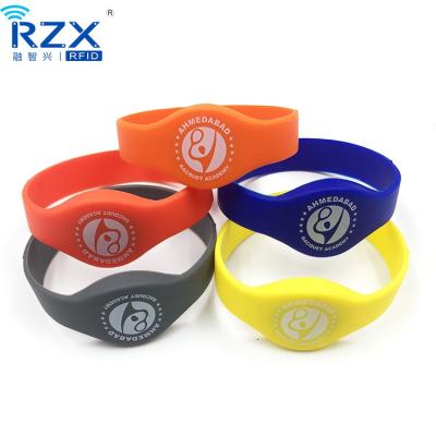 China Waterproof / Waterproof RFID Wristband Nfc Silicone Wristband NTAG 215 NFC Bands Waterproof NFC Wristband for sale