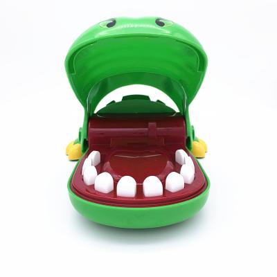 China Non-toxic Hot Selling Creative Jokes Toys 2021 Press Tooth Game Bite Finger Crocodile Child Toy China Fidget Release Toy for sale