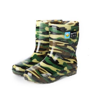 China Fashion Clear Water Men's Cheap Rubber Rain Shoe Wholesale Ankle Waterproof Plastic Half Rain Boots for sale