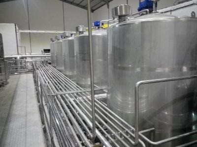 China sistema SUS304 4000L 30T/H da lavagem de 5.5kw CIP para a linha de processamento à venda