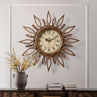 China Low Moq OEM Modern Creative Creative Quiet Home European Custom Made Antique Style Metal Wall Clock Fashion Wall Watch For Living Room for sale